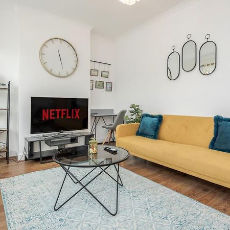 Entire Lovely Family Home With Parking, Wifi, Netflix, Self Check-In Londyn Zewnętrze zdjęcie