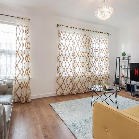 Entire Lovely Family Home With Parking, Wifi, Netflix, Self Check-In Londyn Zewnętrze zdjęcie