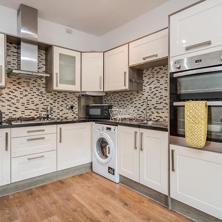 Entire Lovely Family Home With Parking, Wifi, Netflix, Self Check-In Londyn Zewnętrze zdjęcie