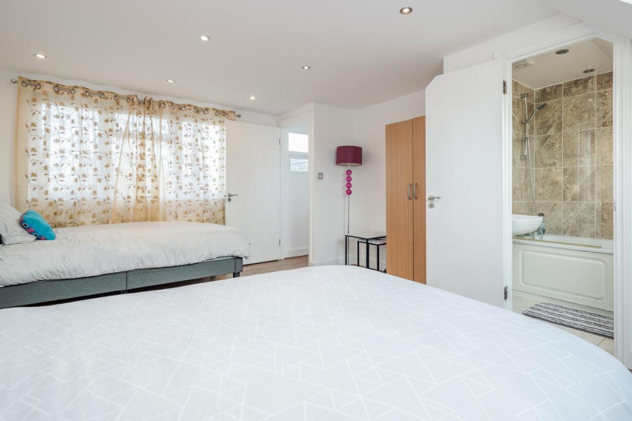 Entire Lovely Family Home With Parking, Wifi, Netflix, Self Check-In Londyn Zewnętrze zdjęcie