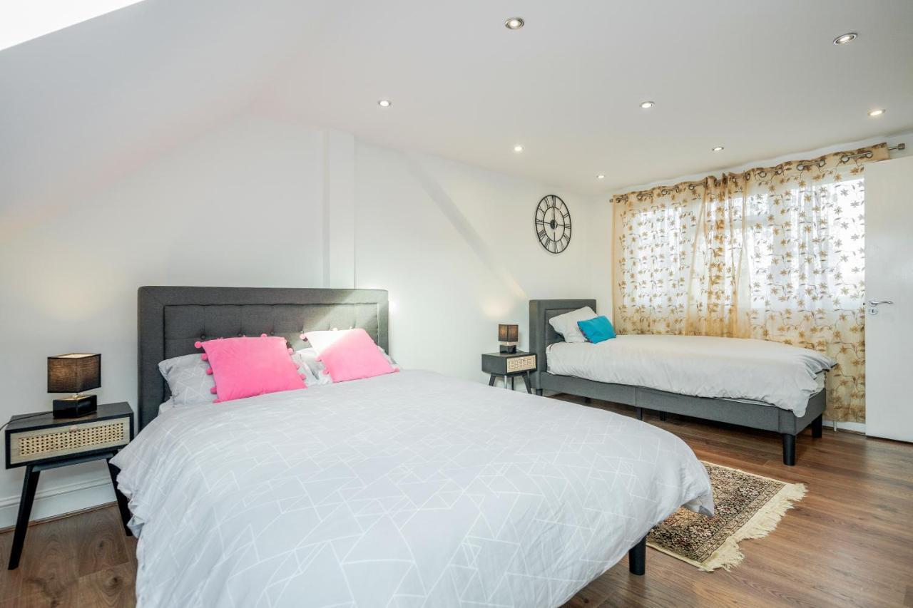 Entire Lovely Family Home With Parking, Wifi, Netflix, Self Check-In Londyn Zewnętrze zdjęcie