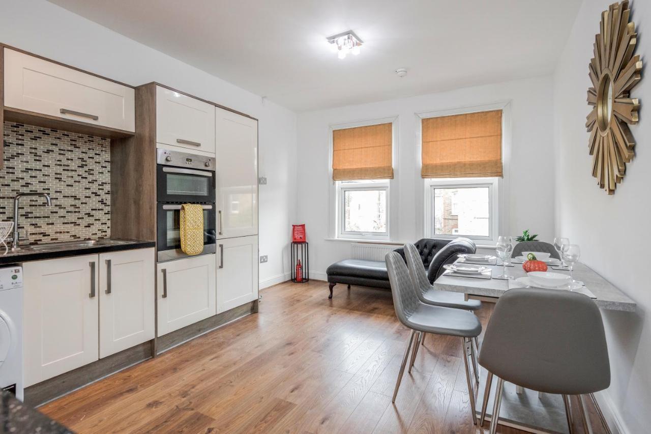 Entire Lovely Family Home With Parking, Wifi, Netflix, Self Check-In Londyn Zewnętrze zdjęcie