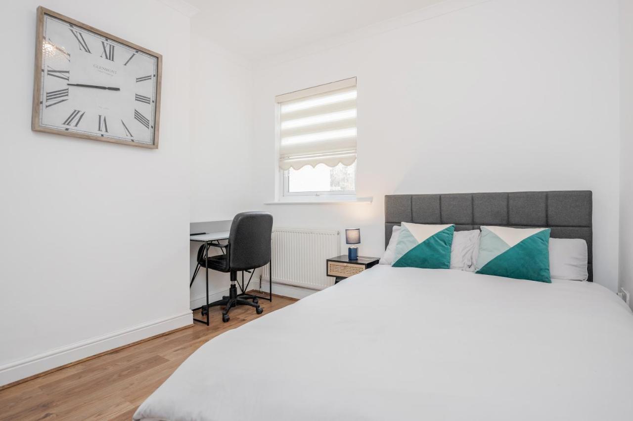 Entire Lovely Family Home With Parking, Wifi, Netflix, Self Check-In Londyn Zewnętrze zdjęcie