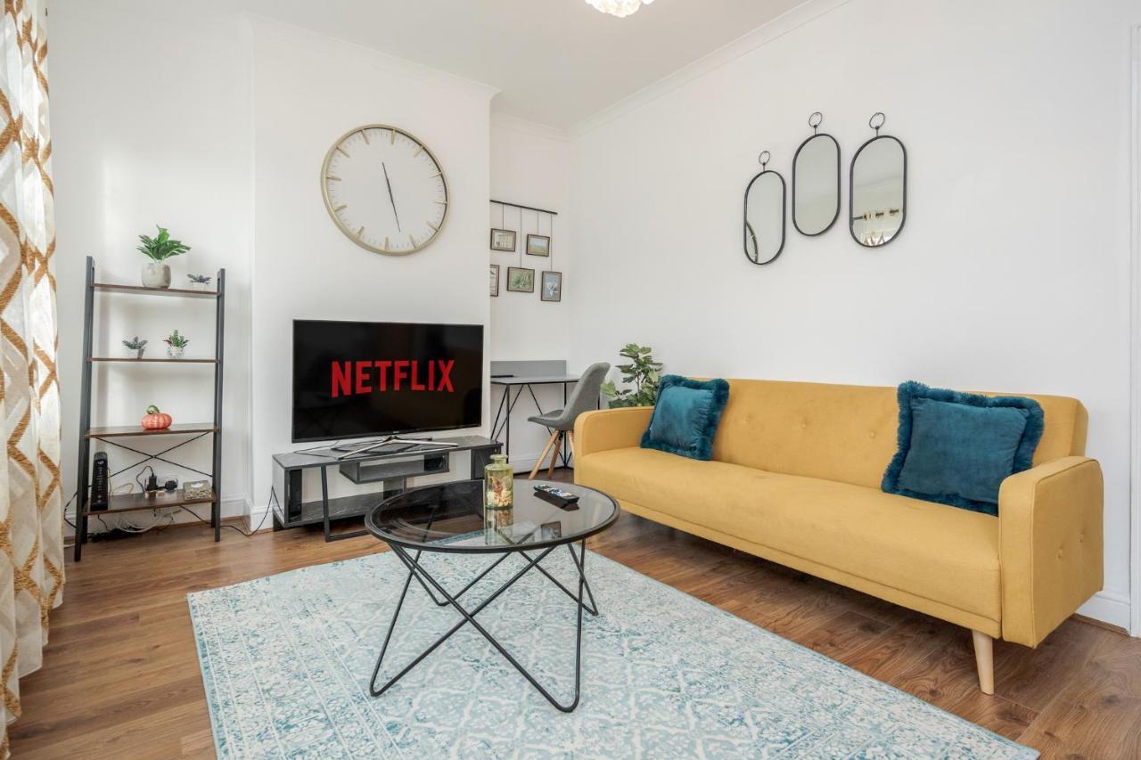Entire Lovely Family Home With Parking, Wifi, Netflix, Self Check-In Londyn Zewnętrze zdjęcie