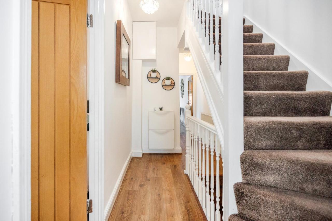 Entire Lovely Family Home With Parking, Wifi, Netflix, Self Check-In Londyn Zewnętrze zdjęcie