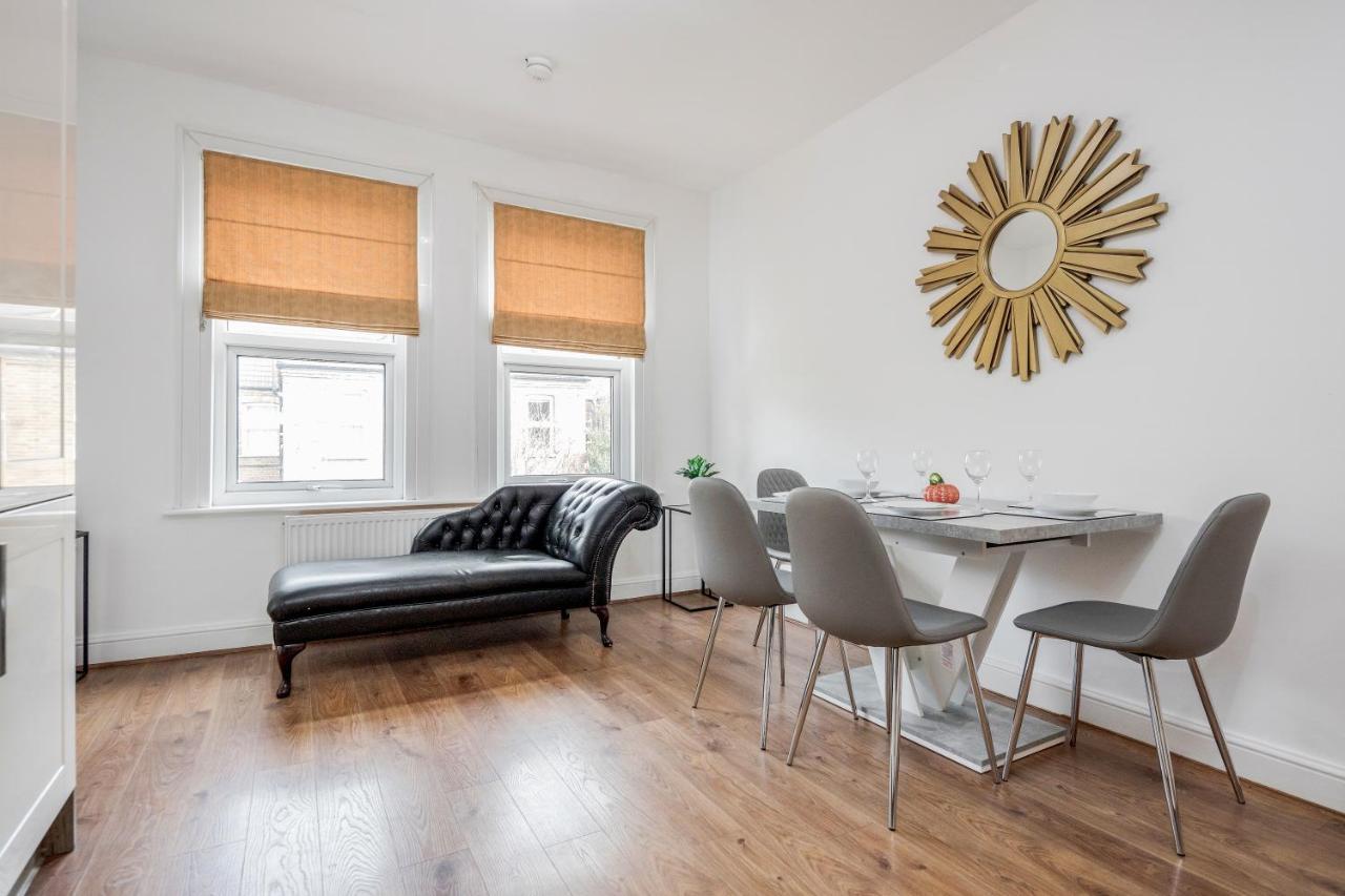 Entire Lovely Family Home With Parking, Wifi, Netflix, Self Check-In Londyn Zewnętrze zdjęcie