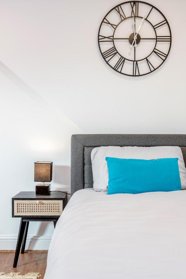 Entire Lovely Family Home With Parking, Wifi, Netflix, Self Check-In Londyn Zewnętrze zdjęcie