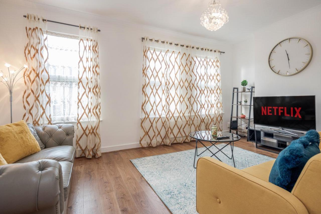 Entire Lovely Family Home With Parking, Wifi, Netflix, Self Check-In Londyn Zewnętrze zdjęcie