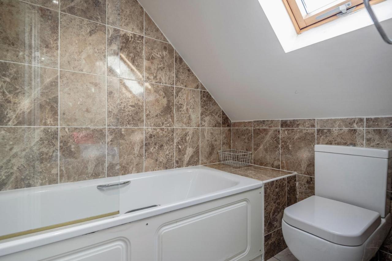 Entire Lovely Family Home With Parking, Wifi, Netflix, Self Check-In Londyn Zewnętrze zdjęcie