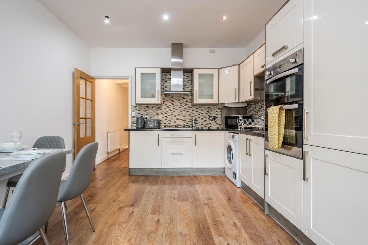 Entire Lovely Family Home With Parking, Wifi, Netflix, Self Check-In Londyn Zewnętrze zdjęcie