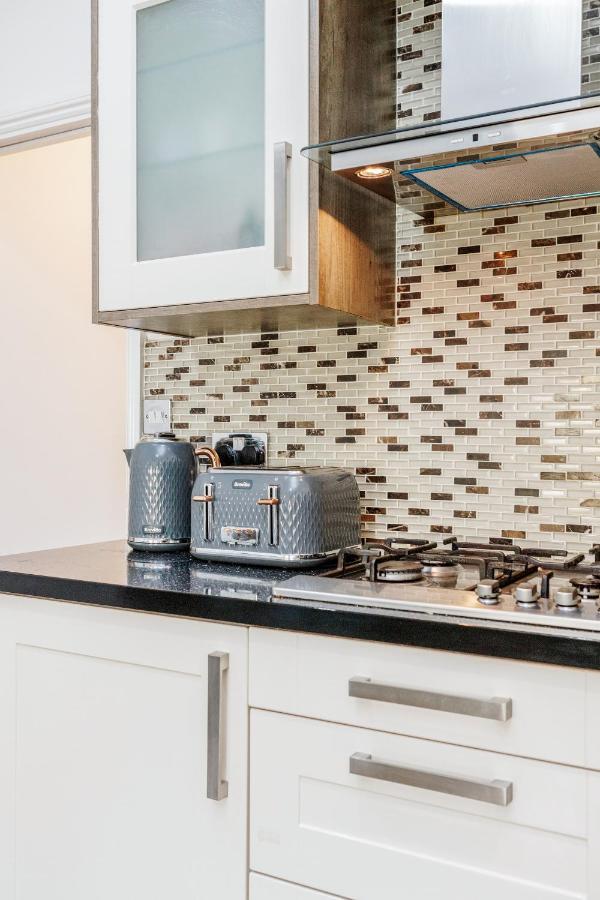 Entire Lovely Family Home With Parking, Wifi, Netflix, Self Check-In Londyn Zewnętrze zdjęcie
