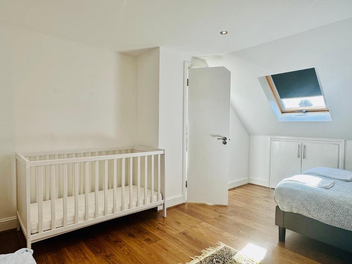 Entire Lovely Family Home With Parking, Wifi, Netflix, Self Check-In Londyn Zewnętrze zdjęcie